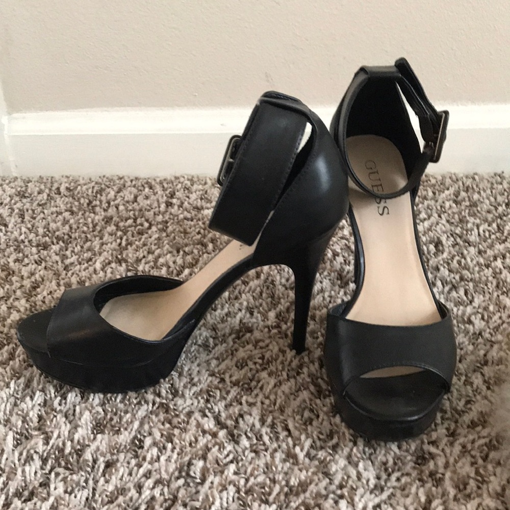 Guess 7.5 pumps